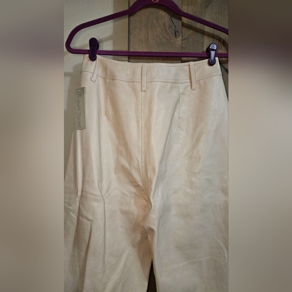 LIZARD THICKET Cream color faux leather wide leg ankle pants. Size Med NWT - Picture 14 of 15